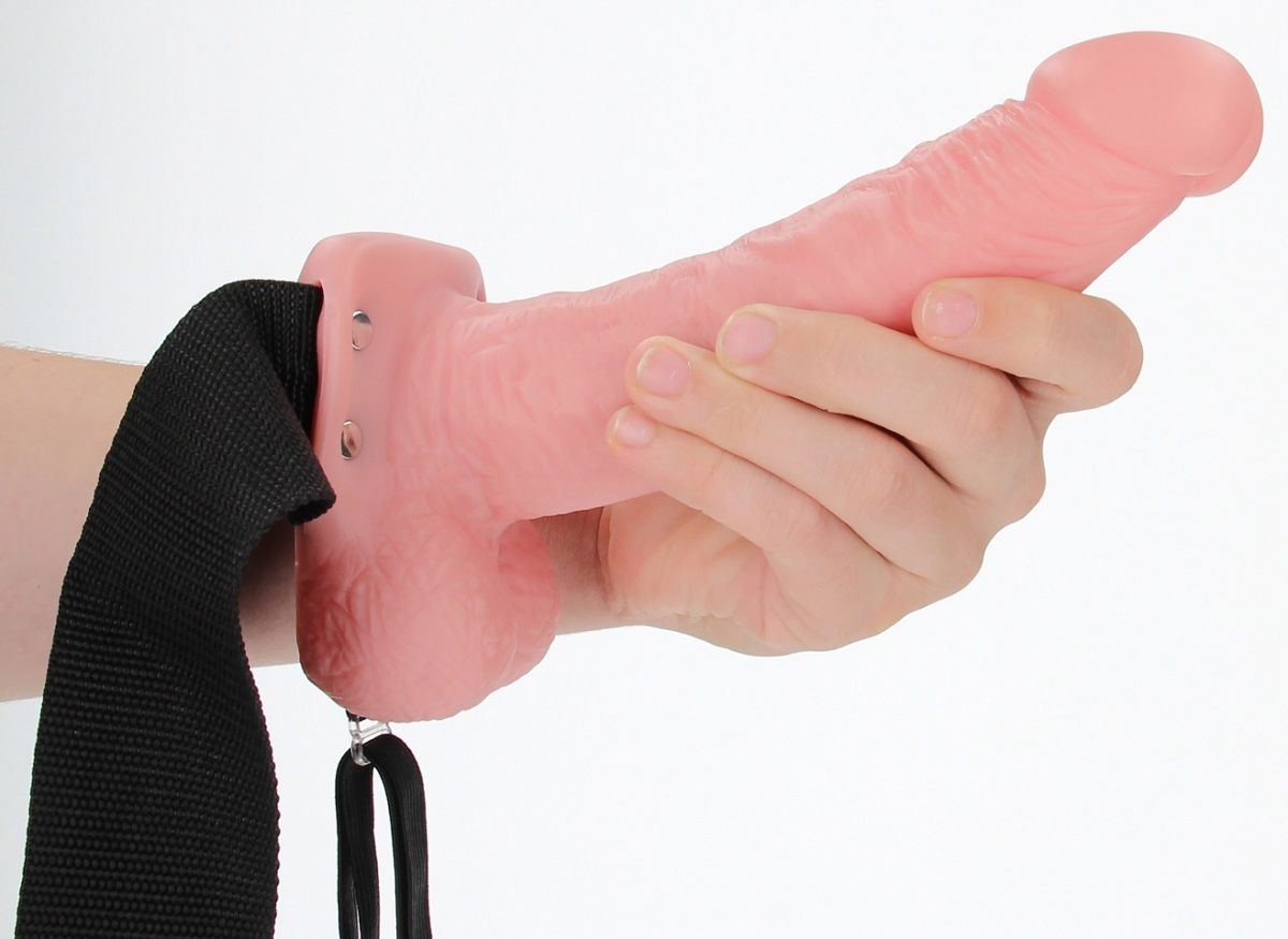 Телесный реалистичный страпон-фаллопротез с мошонкой - 18 см.