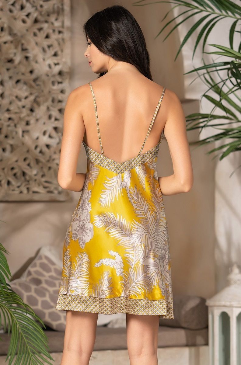 Стильная коротенькая сорочка Amara