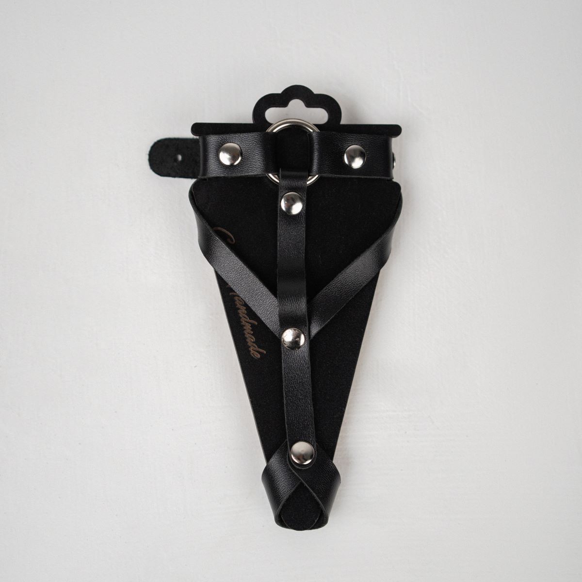 Черный кожаный браслет с кольцом