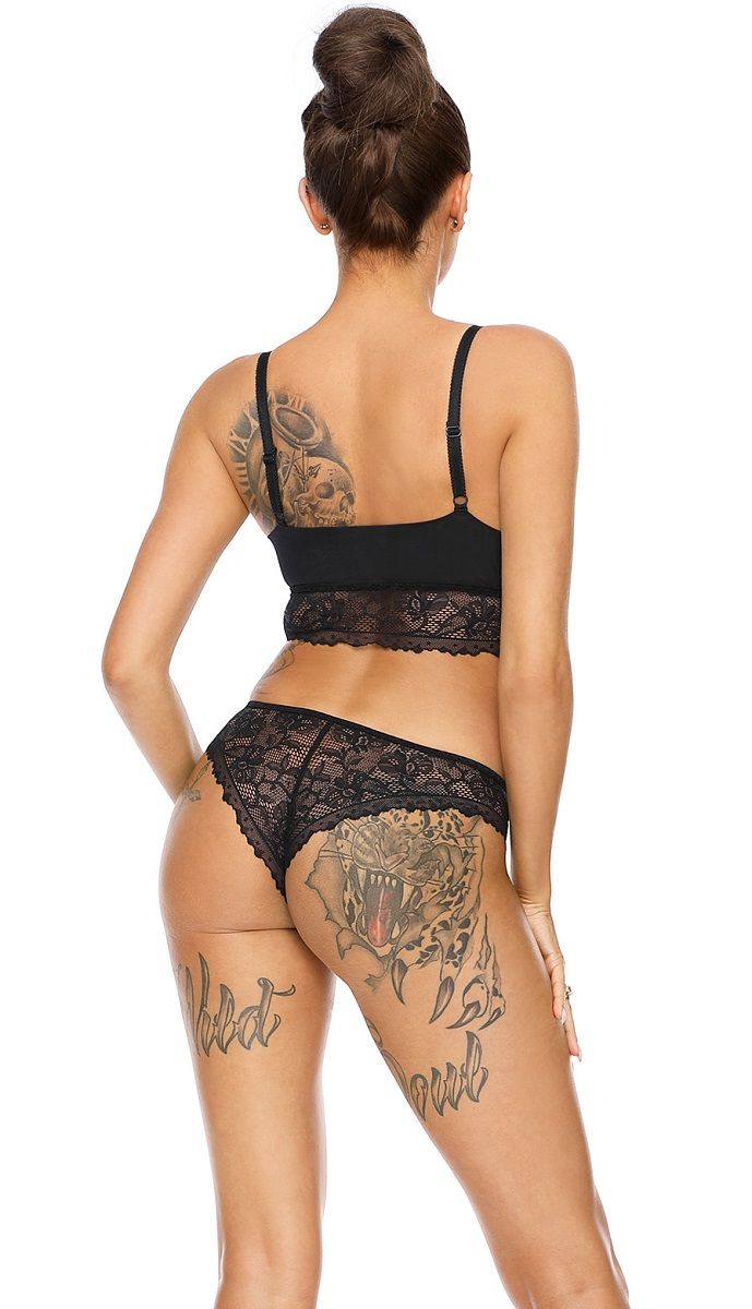 Чарующий комплект из кружева и вуали