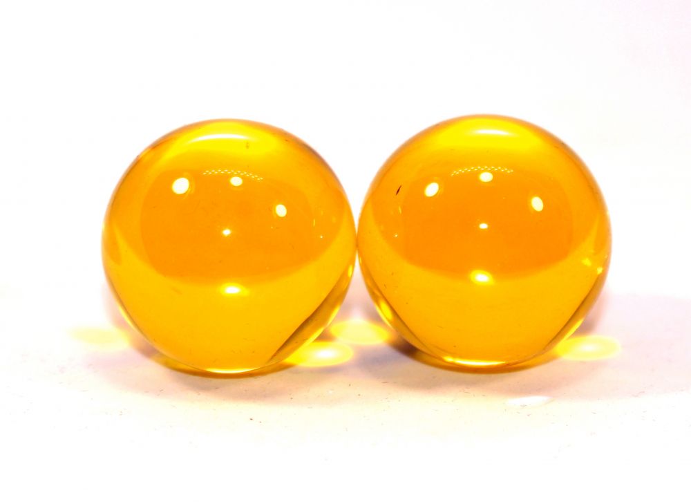 Желтые вагинальные шарики в силиконовой оболочке